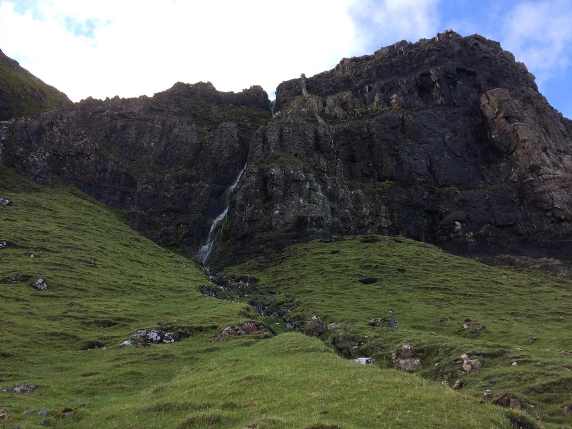 Waterfall View Milovaig Luaran gambar